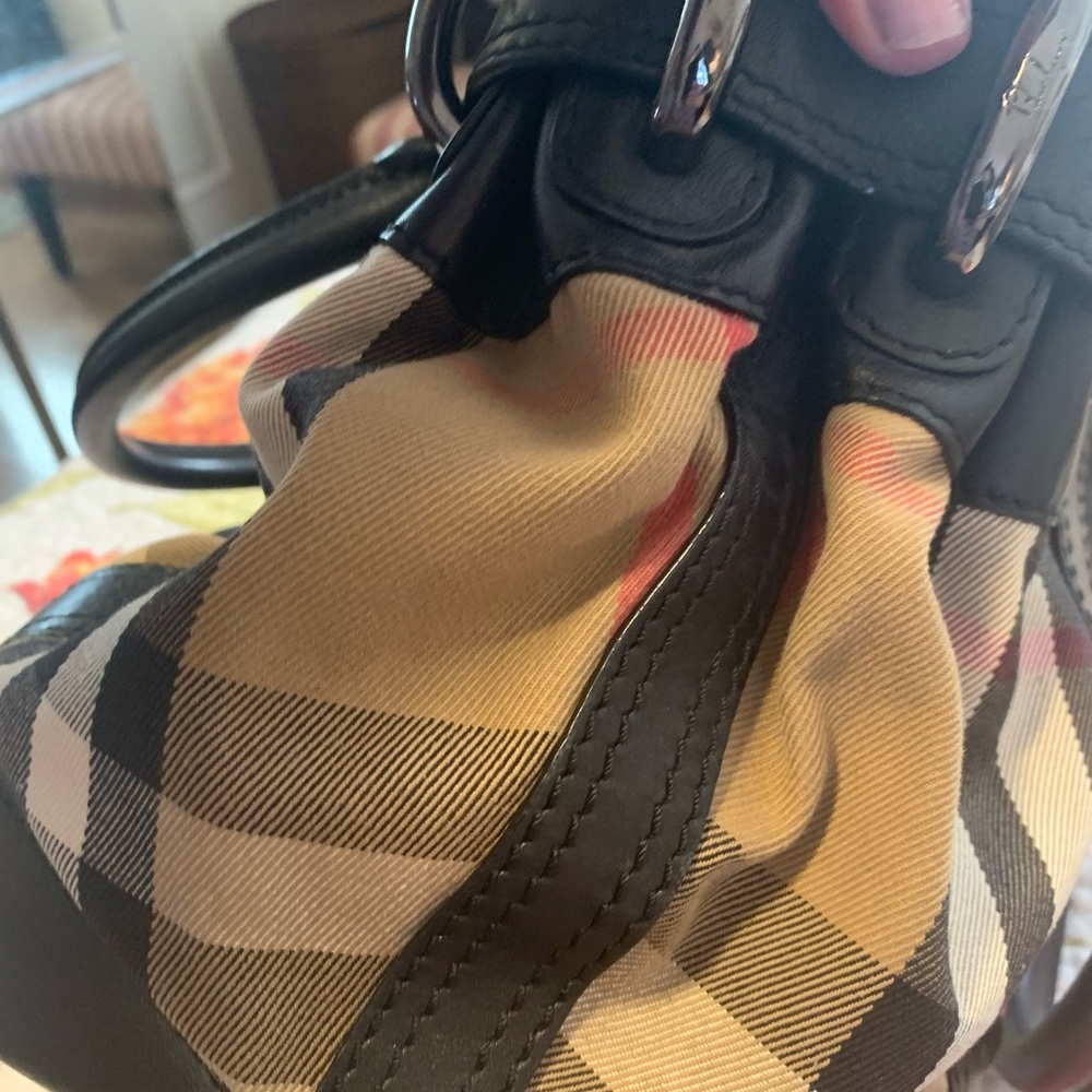 Burberry Leather Large  Black and Tan Bag with Textured Leather Trim - Picture 6 of 16